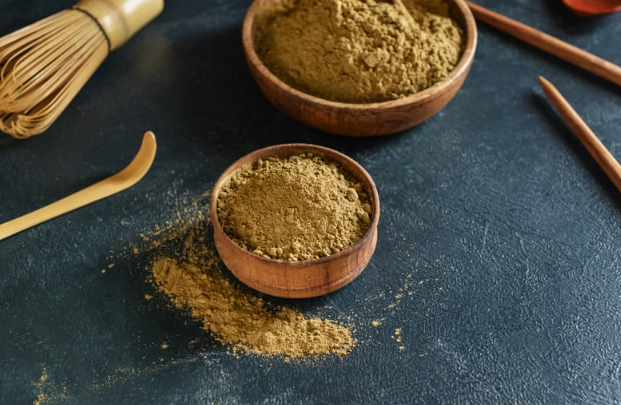 perbedaan matcha dan hojicha, manfaat matcha untuk ibu, manfaat hojicha untuk ibu menyusui, teh hijau rendah kafein, teh terbaik untuk ibu hamil, minuman sehat pengganti kopi, teh hijau untuk energi, teh hijau untuk relaksasi, matcha vs hojicha, cara memb
